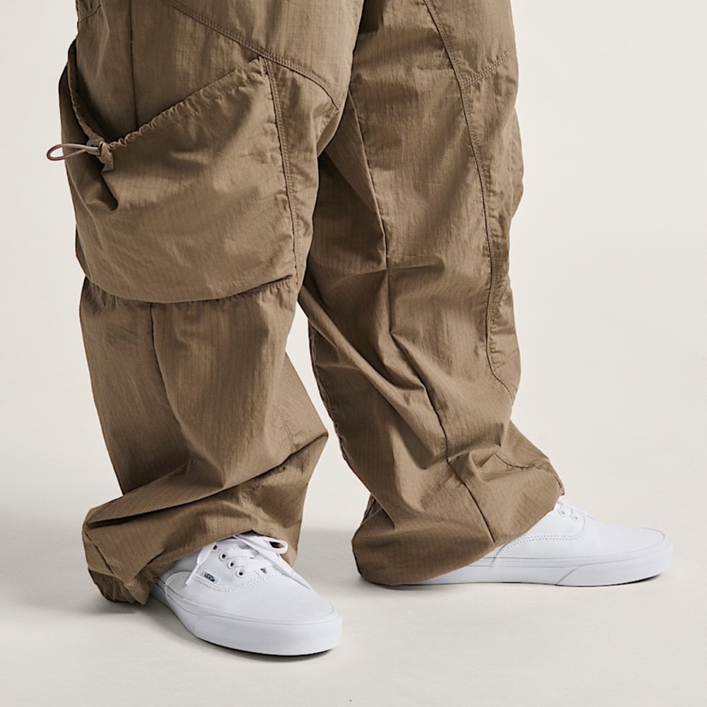 Vans Men’s Classic White Authentic Shoe
Lifestyle, Original Icon Canvas Sneakers - Picture 5 of 6